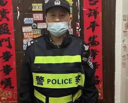民警为救自残轻生女子被连刺三刀 让人敬佩不已