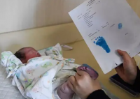 医院回应弄错试管婴儿:没必要计较 一副完全无所谓的态度，太可恶了吧