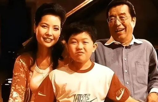 李天一即将出狱，李双江携梦鸽参加聚会