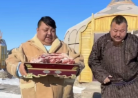 “草原牛亡爷”恩克现状  生怕他大吃大喝会走上泡泡龙和闻味哥的老路。