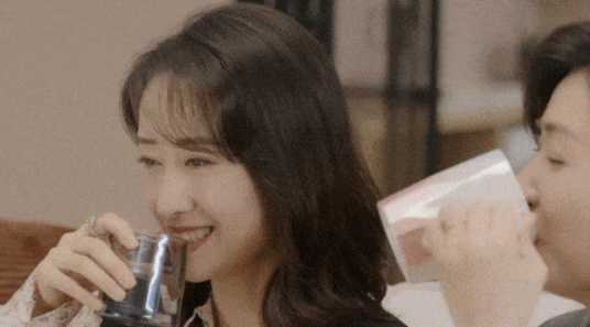 女士的品格安欣和谁在一起了 为了支持丈夫事业最后却反遭背板