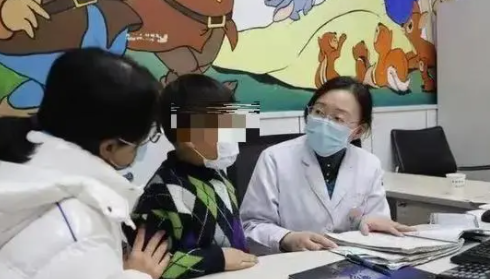 父母没重视15岁儿子最终身高153 过早地真性发育会直接影响孩子未来身高