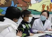 父母没重视15岁儿子最终身高153 过早地真性发育会直接影响孩子未来身高