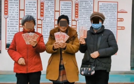 村庄每月给60岁以上老人发钱  让很多网友直呼羡慕