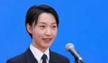 辽宁舰90后女少校回应走红 真是又美又飒