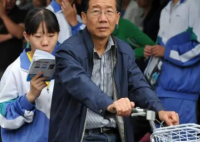 家长谈养娃压力:躺不起卷不动 为什么感觉越养压力越大了?