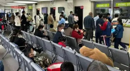 9岁男孩感染甲流肺部大片变白 甲流就诊人数突破本轮疫情以来的高峰