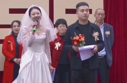 新娘自己主持婚礼省下万元 虽然俭朴，但并不缺少仪式感