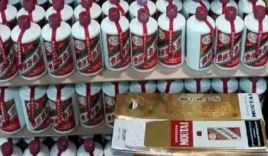 四川警方破涉1.3亿元假酒案 缴获假冒伪劣高端白酒120余件
