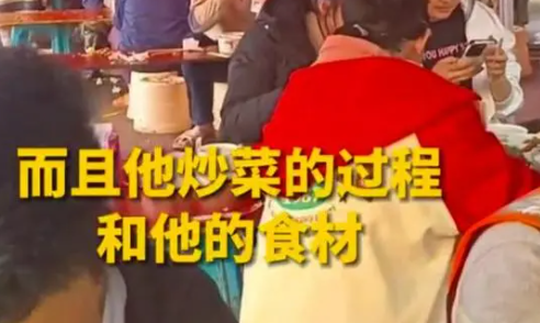 大学生组团到工地吃13元盒饭  这盒饭是有多好吃