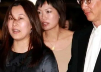 跳水女王伏明霞净身出户?老公辟谣  狗仔爆料各种没头没尾地瓜不少
