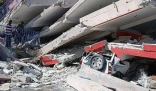 厄瓜多尔6.5级地震:房屋震落水中 距离震中不远的城市情况更加危急