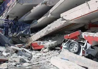 厄瓜多尔6.5级地震:房屋震落水中 距离震中不远的城市情况更加危急