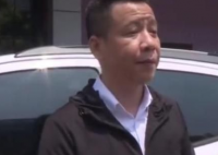 男子3万块钱车被13万停车费吓到 预收了好几年的停车费吧