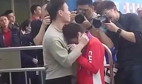 挂上银牌后全红婵哭了 引来全网心疼