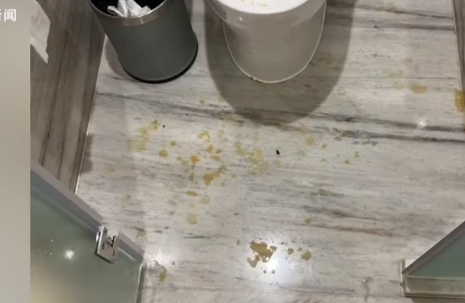 男子住五星酒店被马桶喷一身粪水 涉事酒店帮宗先生清洗了衣服