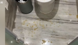 男子住五星酒店被马桶喷一身粪水 涉事酒店帮宗先生清洗了衣服