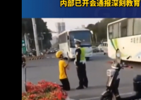 官方回应外卖员向交警下跪被掌掴 背后真相曝光让人惊愕