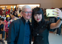 库克现身北京三里屯Apple零售店 时隔几年再次来到中国，非常激动
