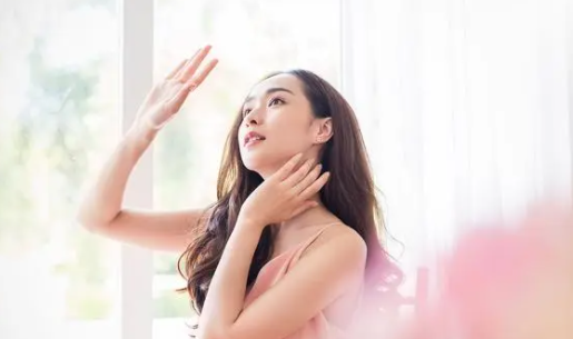 女子模仿网红穿搭遭对方粉丝网暴 网络暴力是一个严重的社会问题