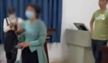 广东一小学倒闭学生打包回家 学校收集的学费都去了哪里