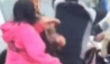 女子当街棒打老公和女主播 男子护着女主播时，头部被打流血