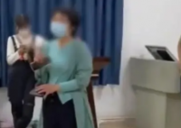 广东一小学倒闭学生打包回家 学校收集的学费都去了哪里