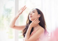 女子模仿网红穿搭遭对方粉丝网暴 网络暴力是一个严重的社会问题