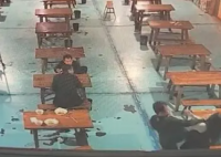 咸阳一女子被多名男子殴打 这是有预谋的吗？