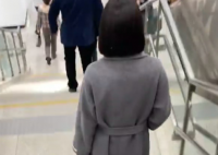 青岛二号线偶遇文东恩了 背影太像了