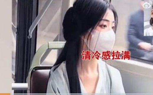 女孩穿汉服乘公交颜值惊艳众人 成为了一种新的时尚潮流