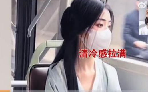 女孩穿汉服乘公交颜值惊艳众人 汉服文化逐渐走进人们的视野