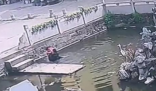 男子直播时救落水儿童被指炒作 甚至怀疑是故意设计炒作