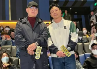 张颂文的散文 登高中语文试卷  网友看完这篇文章后表示 张老师过来做题