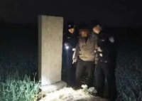 男子盗窃8000元埋自家祖坟 民警迅速将其控制