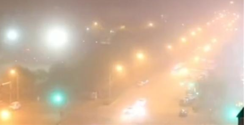 沙尘暴趁夜入京:口罩挡不住行人吃土 天空泛黄就是沙尘暴吗?