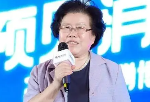 经济学家:年轻人不生小孩是不对的  子女是长周期的消费品 