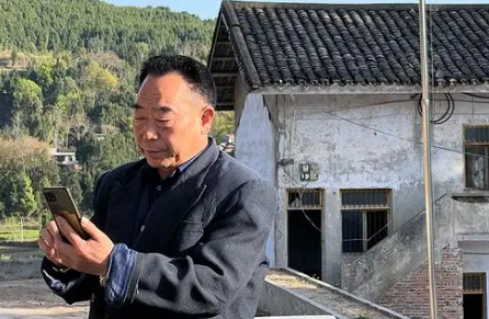乡邮员在岗40年拿不到养老金  对自己对身份产生疑惑 