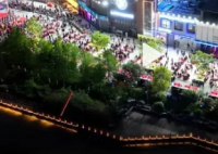 万人齐聚3天吃掉数万斤小龙虾 氛围感十足