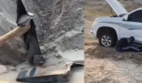 网传一沙漠景区沙下埋20厘米三角钉 当地举办了多场汽车沙地越野场地赛