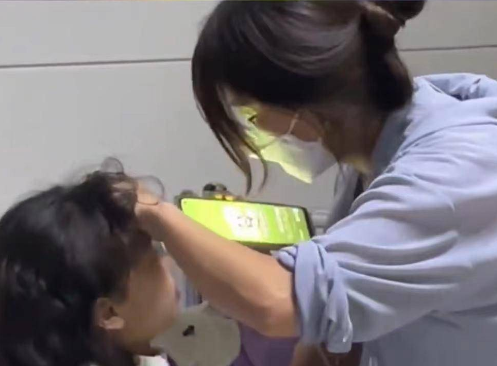 男子在医院偶遇前妻看到女儿后悔 看到女儿受苦心里很不是滋味