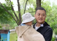 李亚鹏在别墅小院种菜被物业警告 为此他专门发布了一段道歉视频