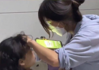 男子在医院偶遇前妻看到女儿后悔 看到女儿受苦心里很不是滋味