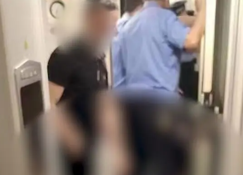 列车凶案被害人母亲称等一个公道 许多朋友在网上发声悼念
