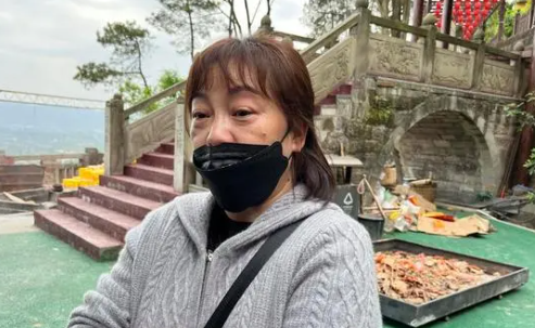 坠楼姐弟家属:孩子父亲庭上仍在辩解 触犯法律肯定应该受到制裁