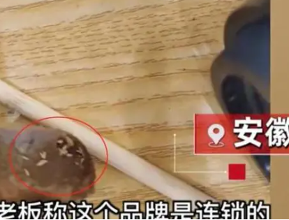 顾客买肉饼咬下去发现全是活蛆 引起了社会上的广泛争议