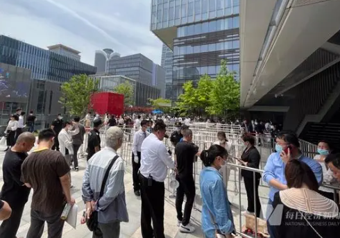 上海热门楼盘出现“一日夫妻”买房 有幸摇号中签的话就会转手卖掉