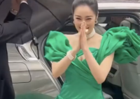 高叶回应戛纳礼服开线了 裙摆也皱巴巴的