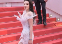 张雨绮3D打印长裙 呈现出立体感和流线型的视觉效果
