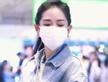 谢娜在机场哭了 是否跟《浪姐4》有关?